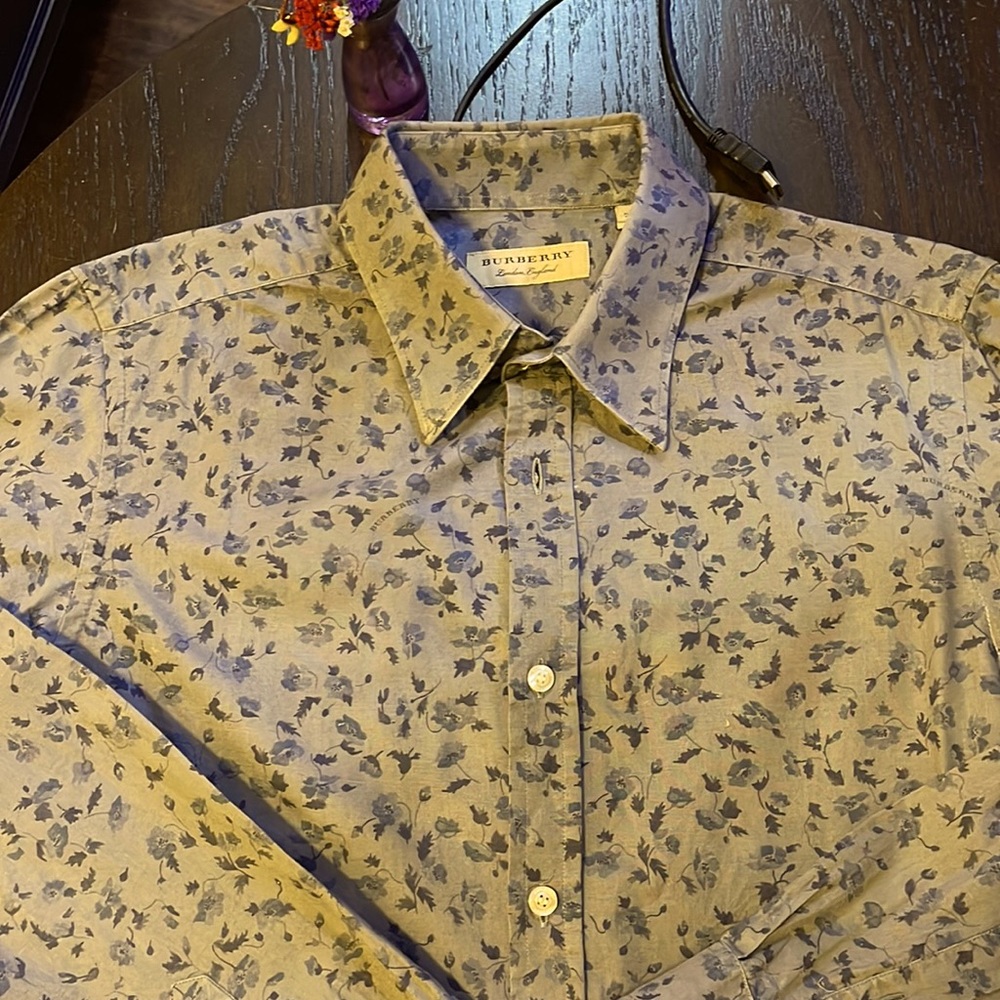 Gorgeous *rare* Burberry London (luxurious) floral print with subtle branding